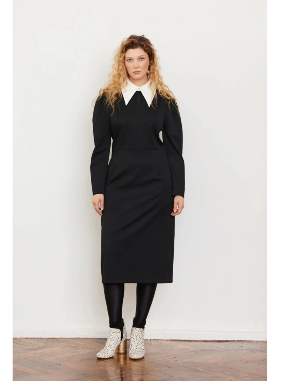 Julia Allert Black Long-Sleeve Midi Dress with White Collar - Picture 2 of 8